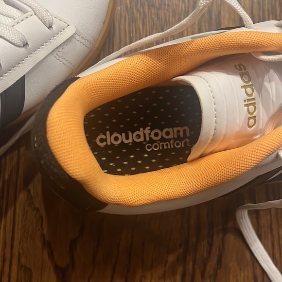 Size 7.5 Adidas Shoes - Picture 3 of 6